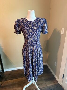 Vintage Karen Steven’s Blue Floral Midi Dress with Short Sleeves